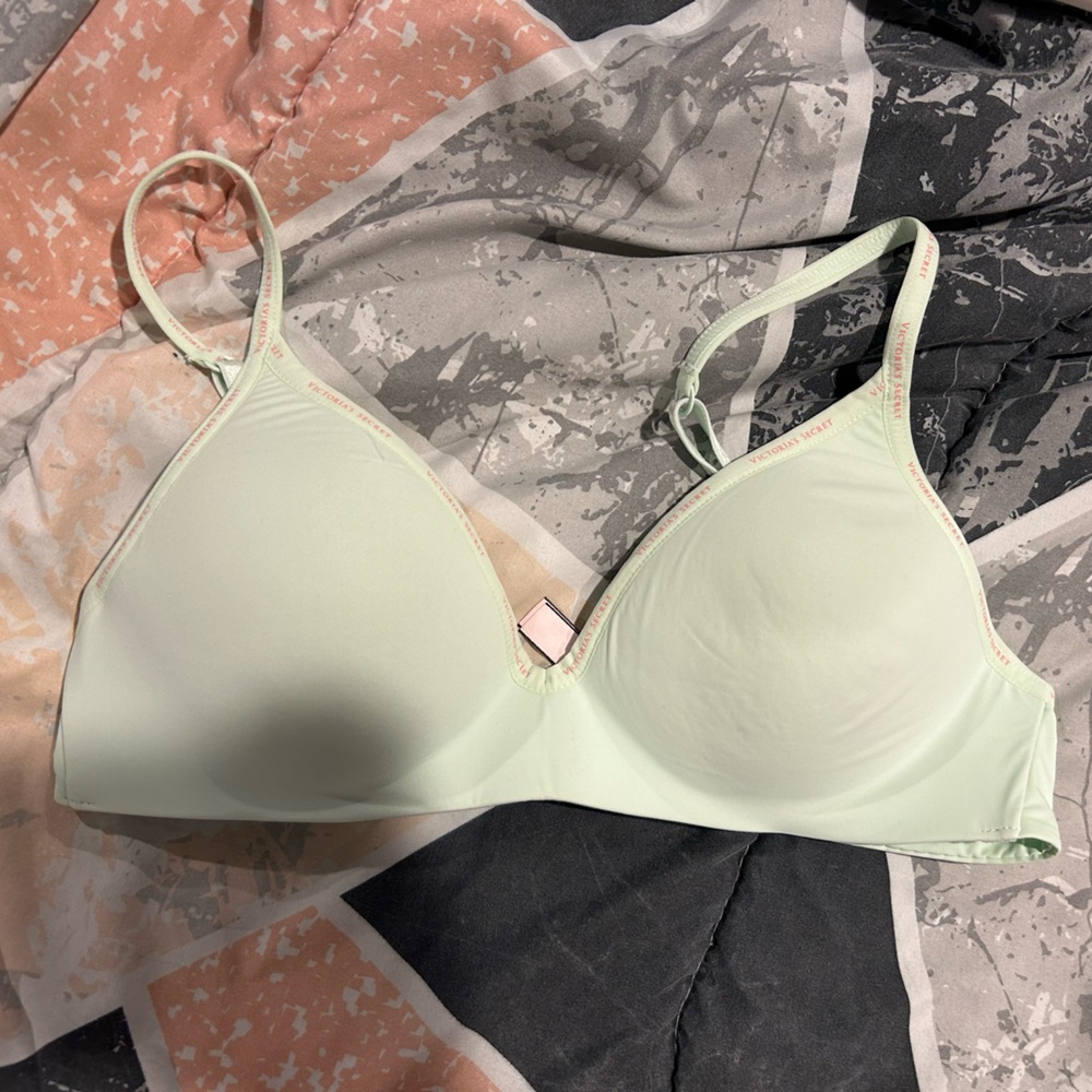 Victoria’s Secret bra size 34B